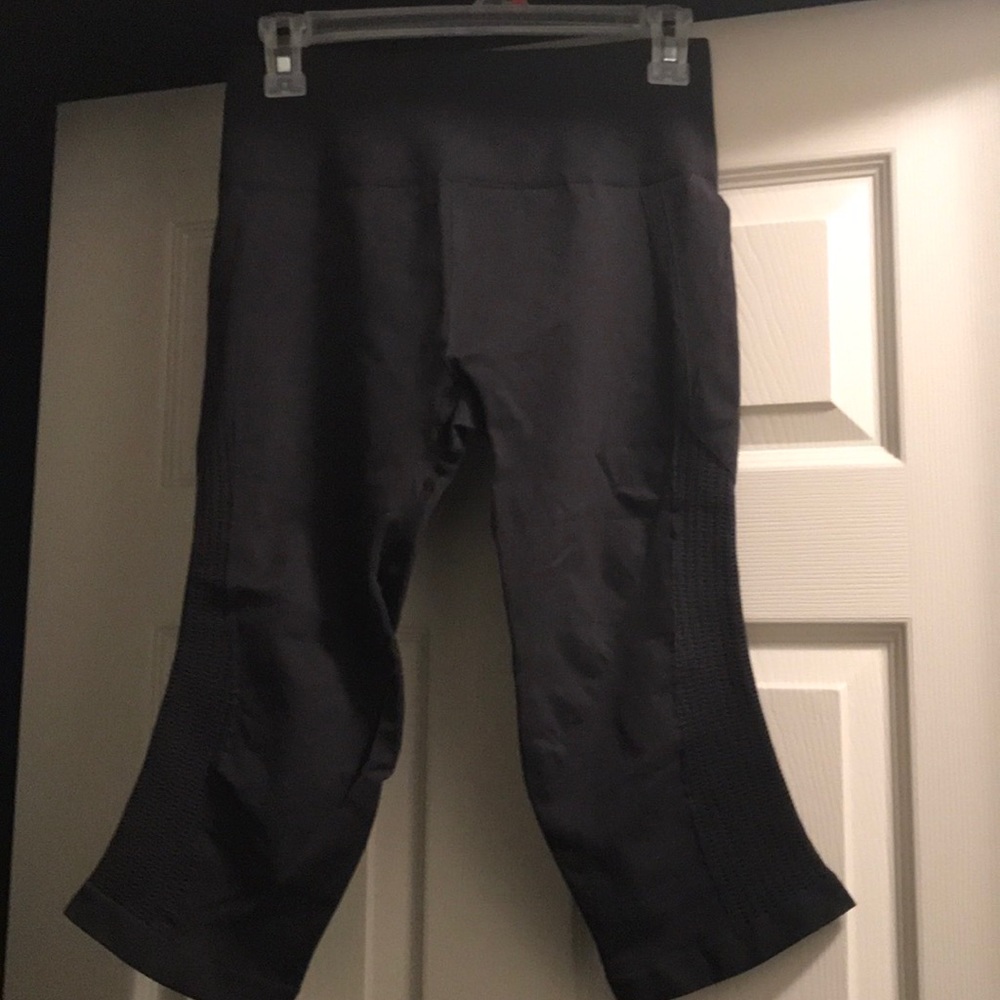Lululemon Free To Flow Crop Leggings 8